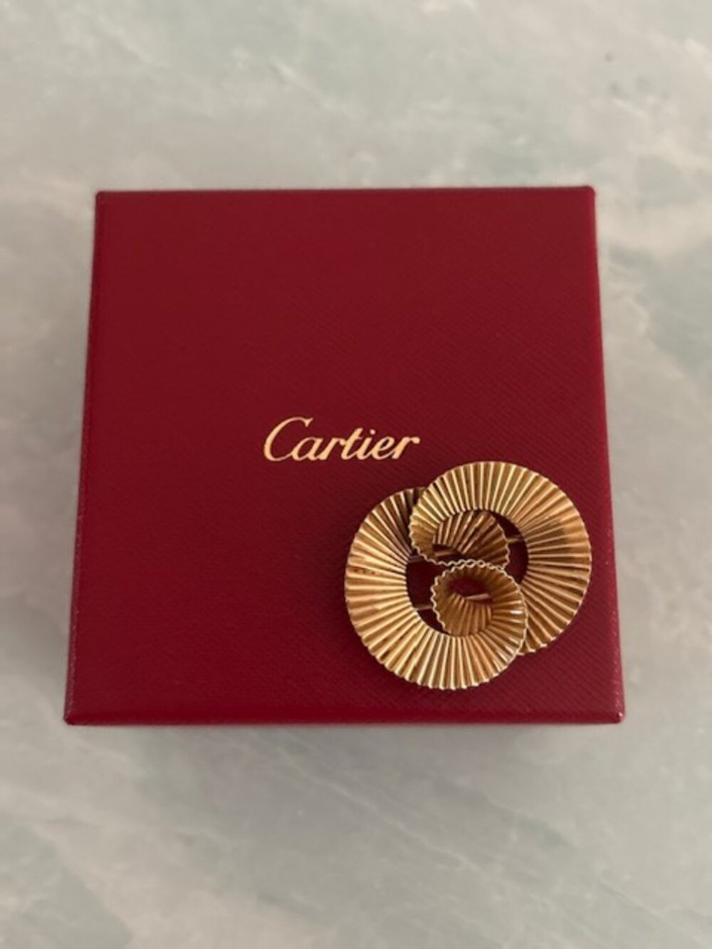 Cartier Vintage Mid-Century Ribbon Swirl Brooch Pin 14k Gold Elegant Luxury
